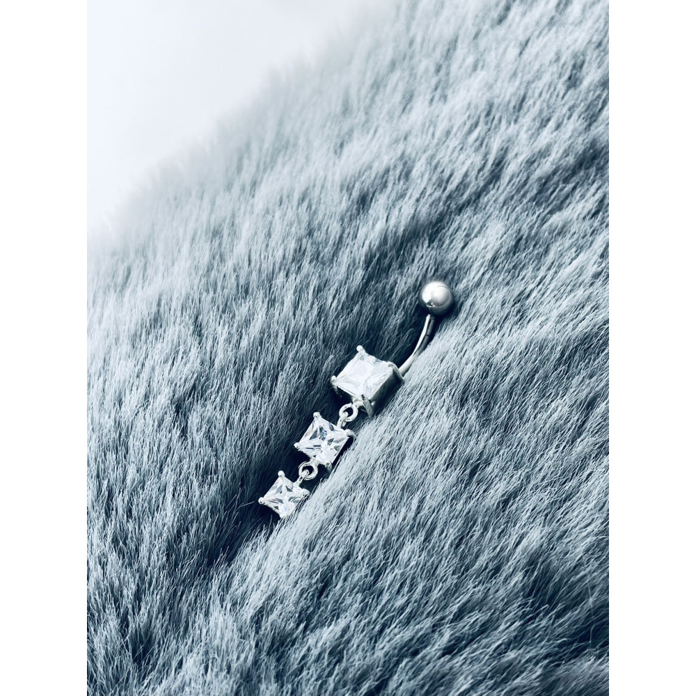 Srebrny kolczyk do pępka wiszące kwadraty z cyrkoniami