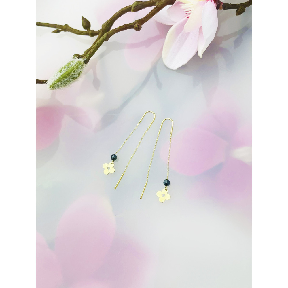 Złote kolczyki patyczki kwiat z onyksem