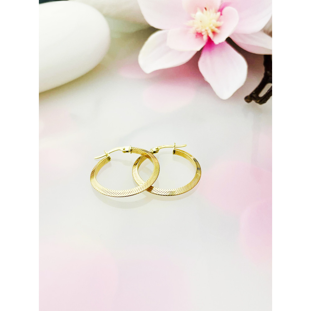 Złote kolczyki koła frezowane