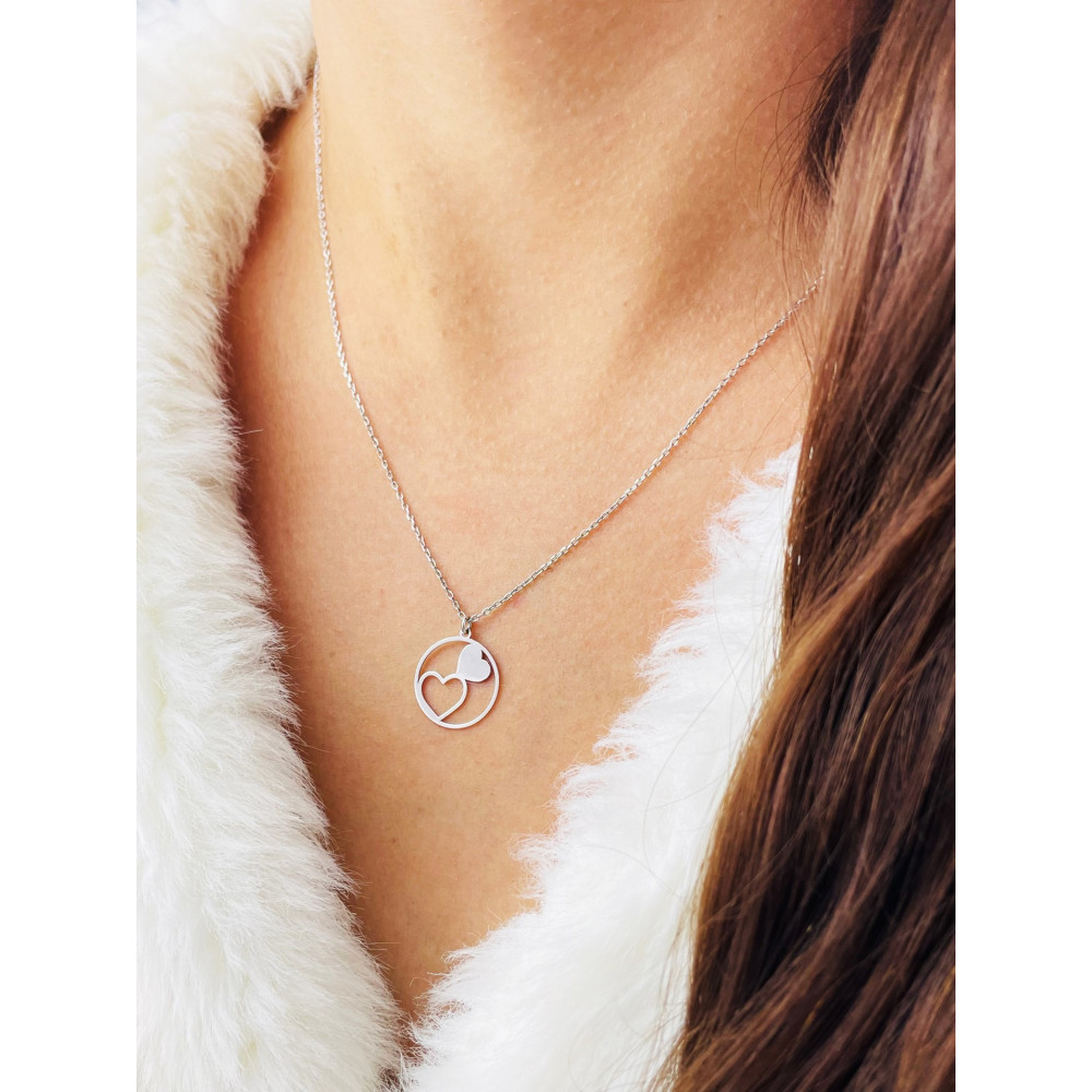Srebrny naszyjnik koło serce serduszka