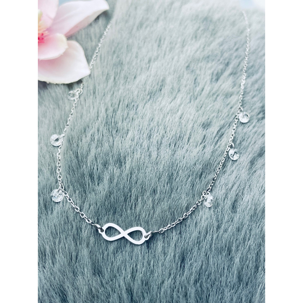 Srebrny naszyjnik z cyrkoniami nieskończoność