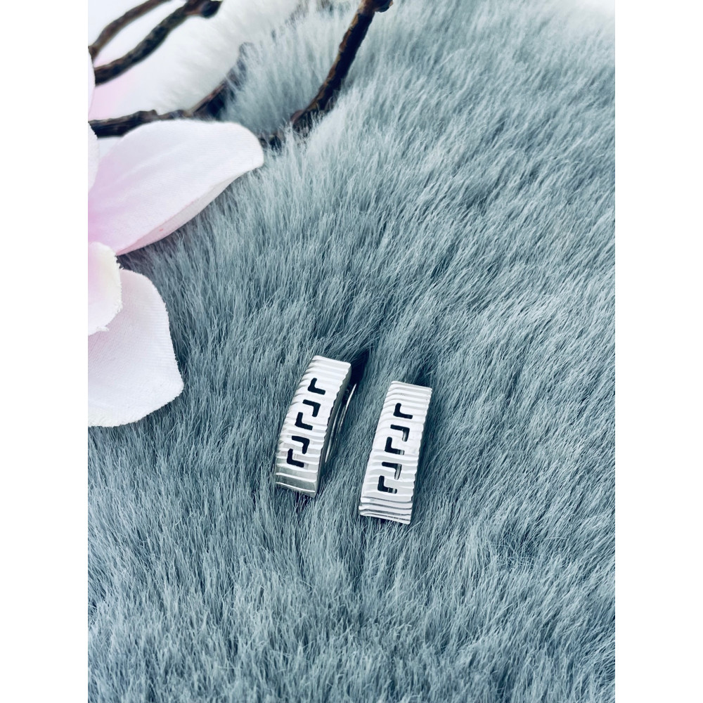 Srebrne kolczyki frezowane z greckim wzorem