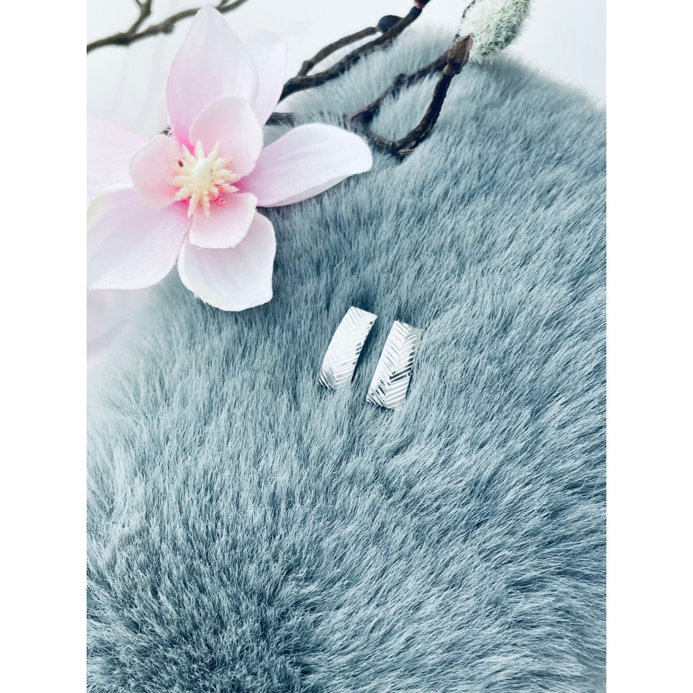 Srebrne kolczyki frezowane jodełka prostokąty prążkowane