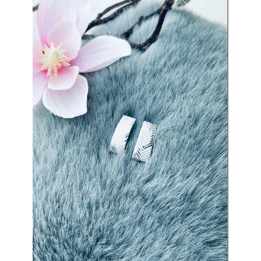 Srebrne kolczyki frezowane jodełka prostokąty prążkowane