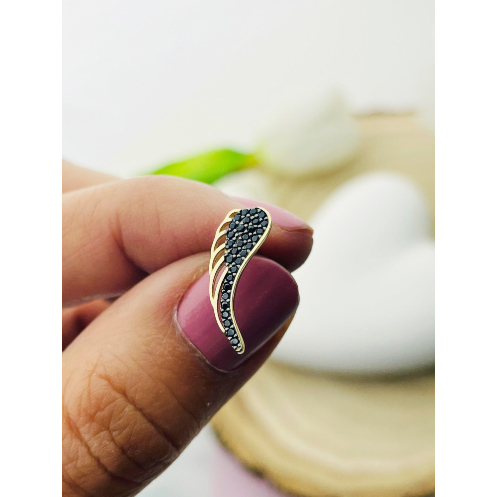 Złote kolczyki skrzydła z onyksem