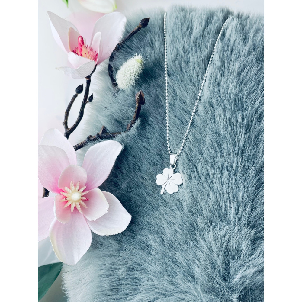 Srebrny wisiorek zawieszka czterolistna koniczynka