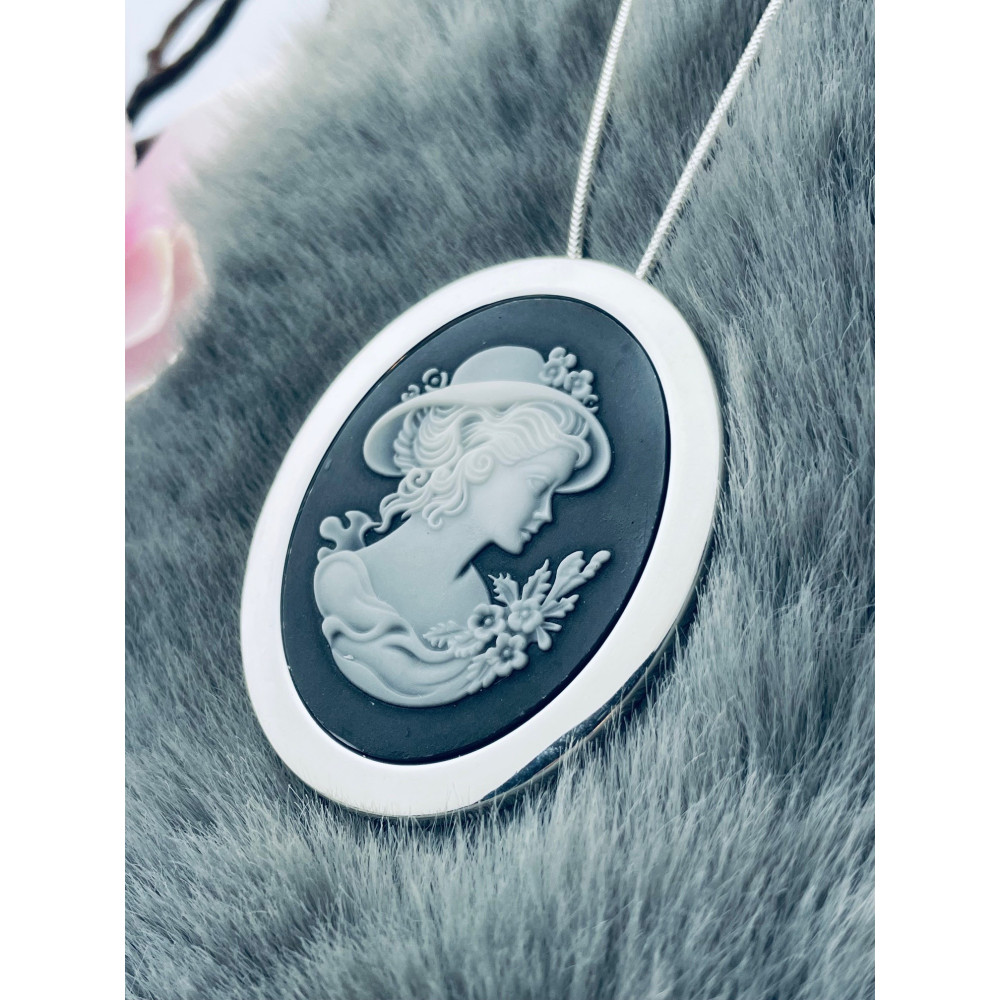 Srebrny wisiorek zawieszka broszka Kamea