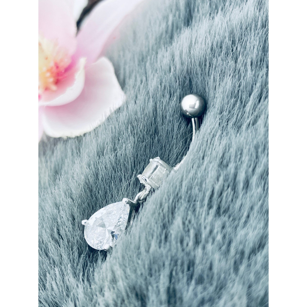 Srebrny kolczyk do pępka wiszący z cyrkoniami łezka kropelka