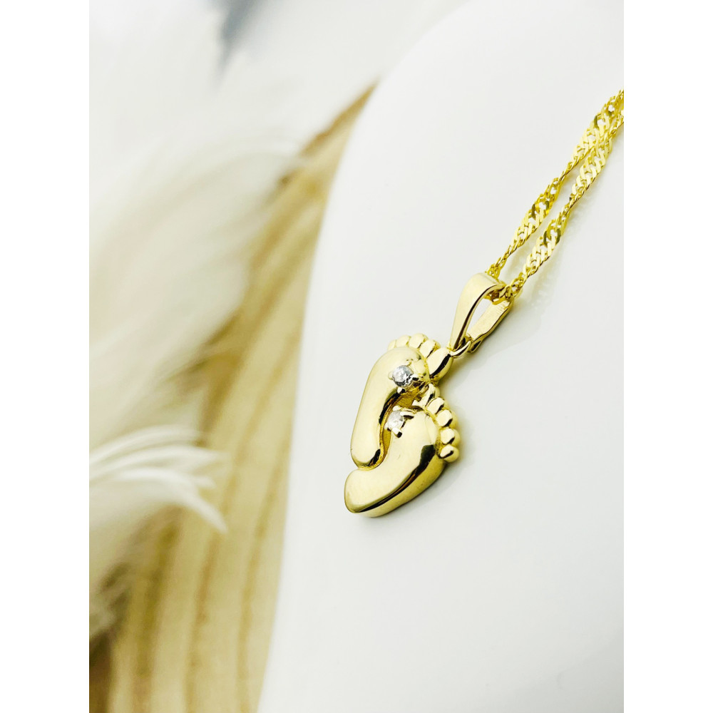 Złoty wisiorek zawieszka stopy stópki z cyrkoniami