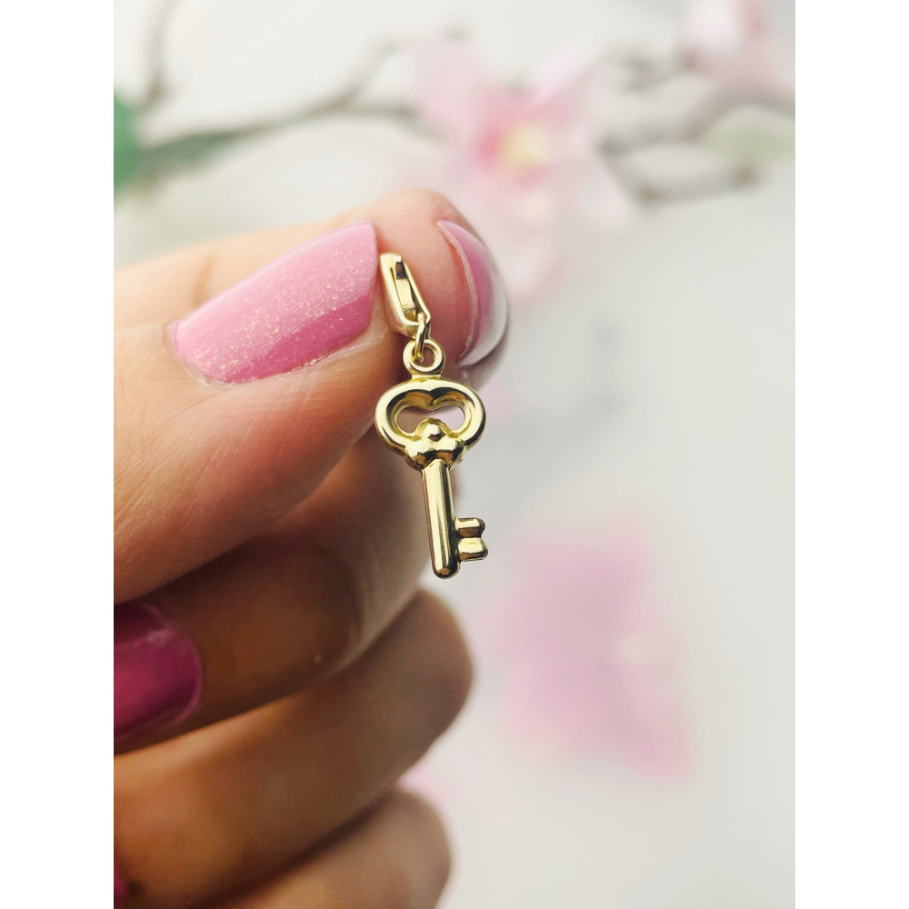 Złoty wisiorek zawieszka charms kluczyk figurka