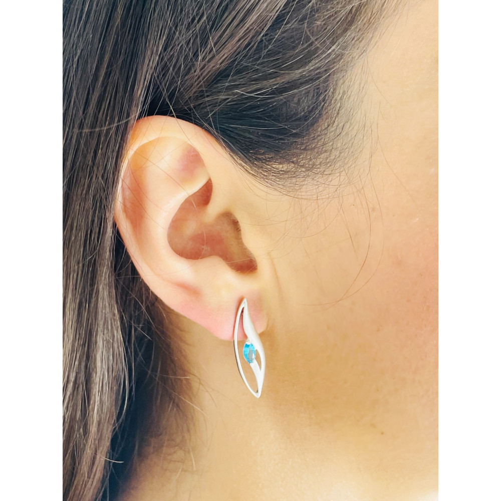 Srebrne kolczyki z cyrkoniami kocie oko błękitne