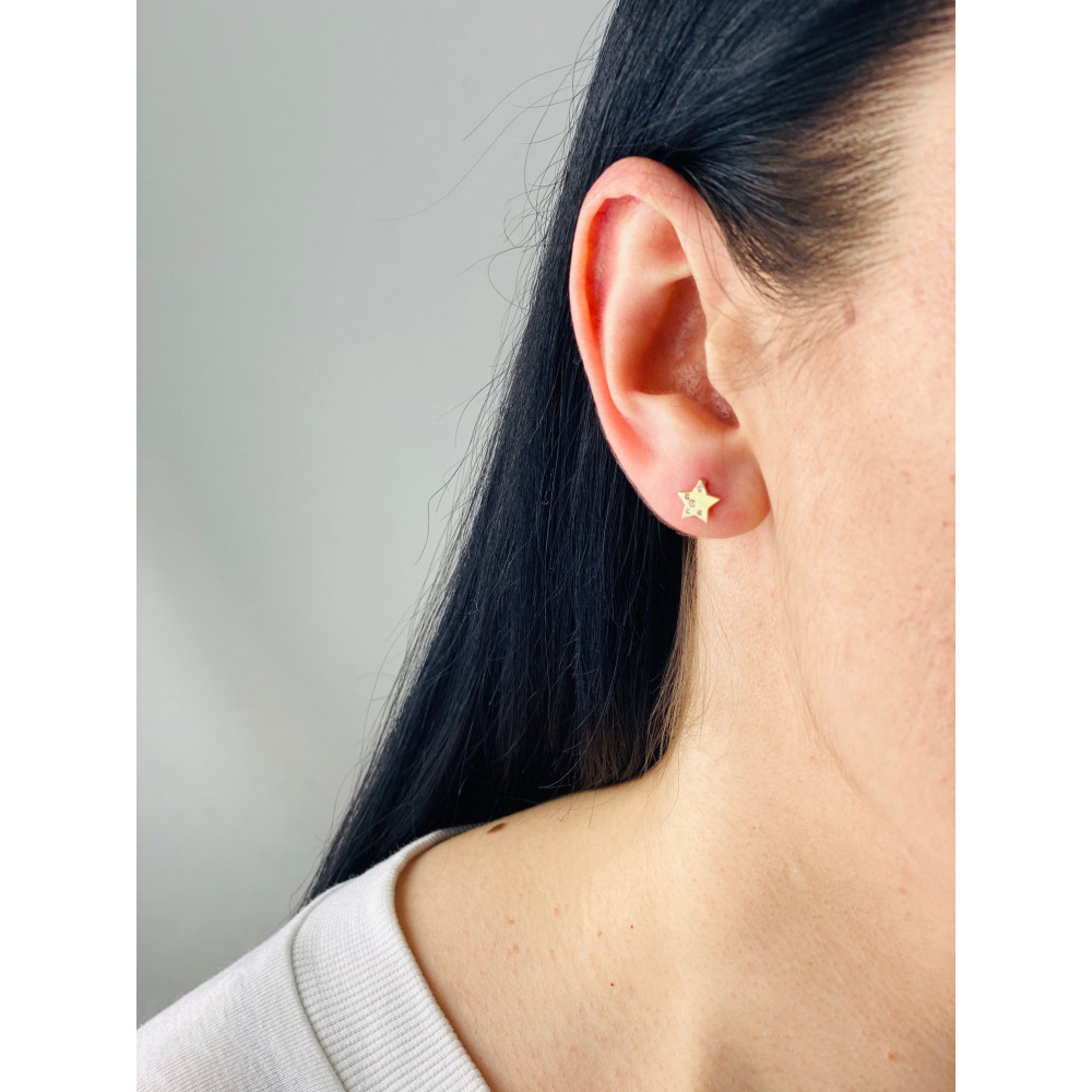 Złote kolczyki gwiazdy z cyrkoniami