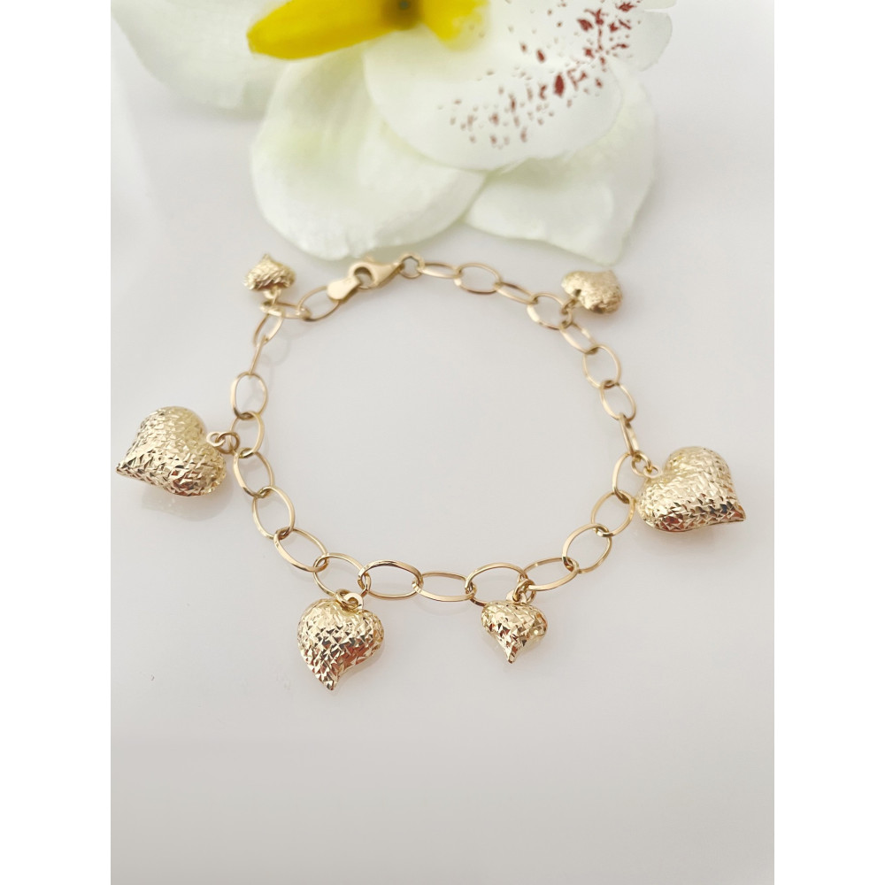 Złota bransoletka z zawieszkami serce