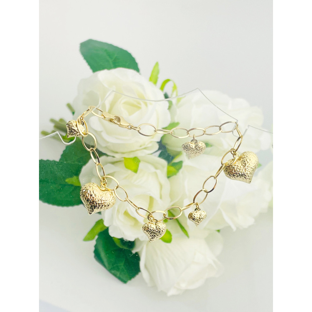 Złota bransoletka z zawieszkami serce