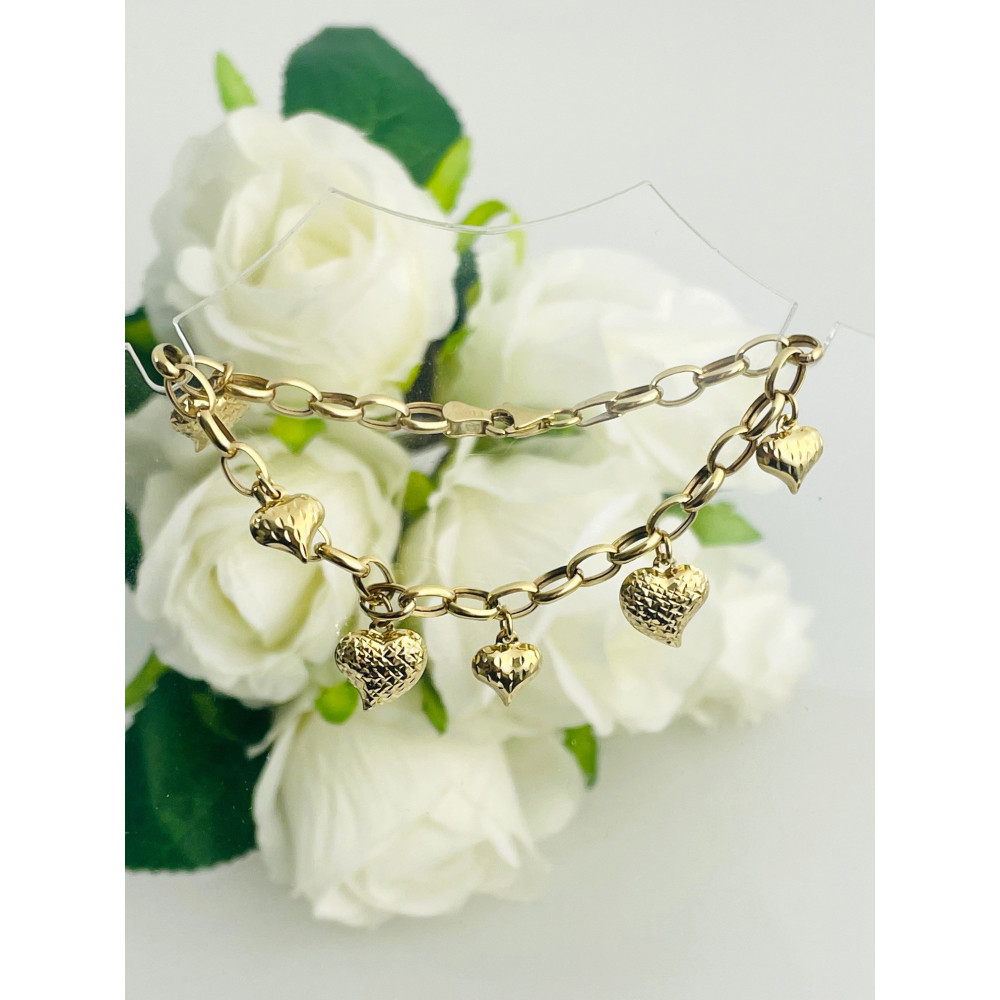 Złota bransoletka z zawieszkami serce