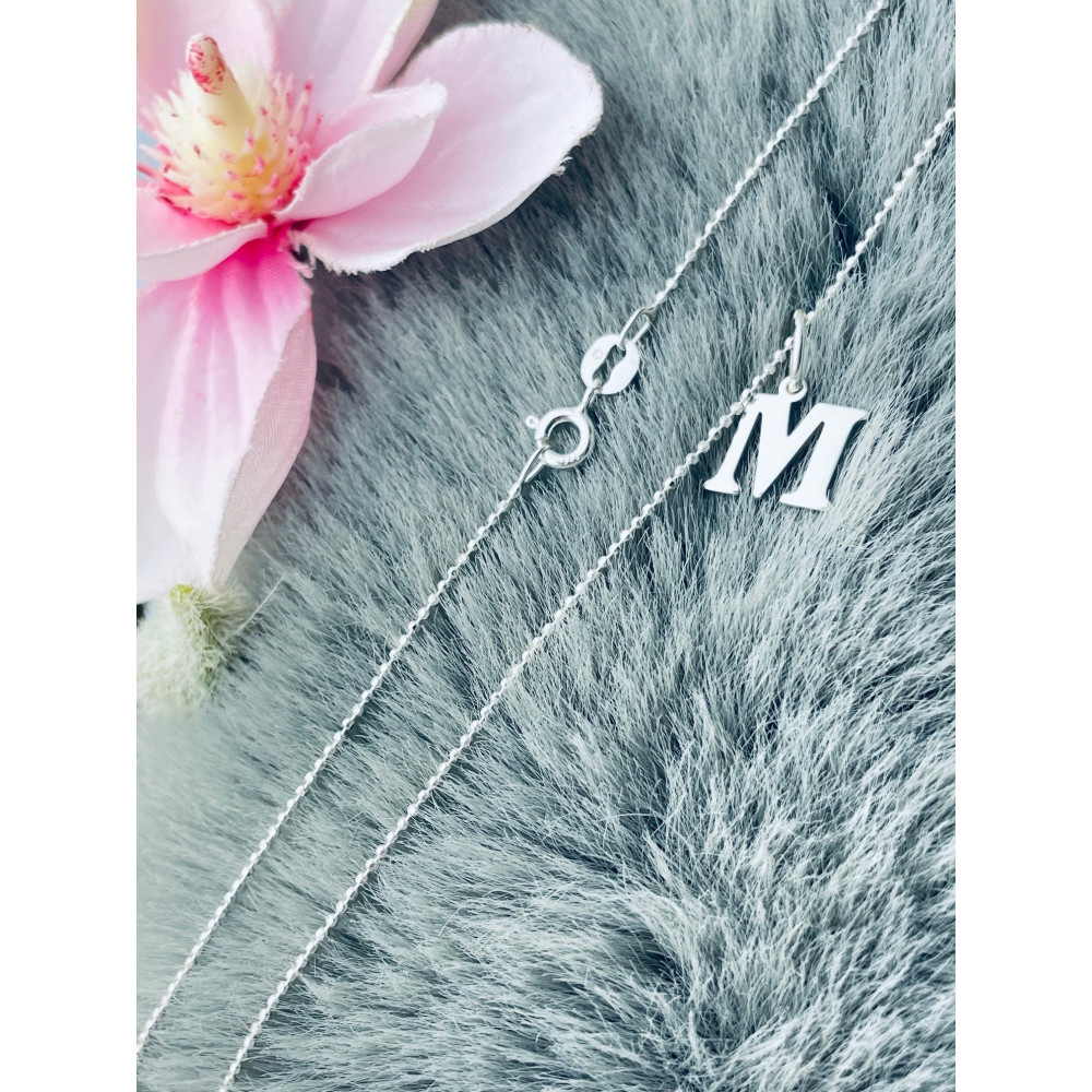 Elegancki naszyjnik łańcuszek srebrny zawieszka literka litera M srebrna alfabet