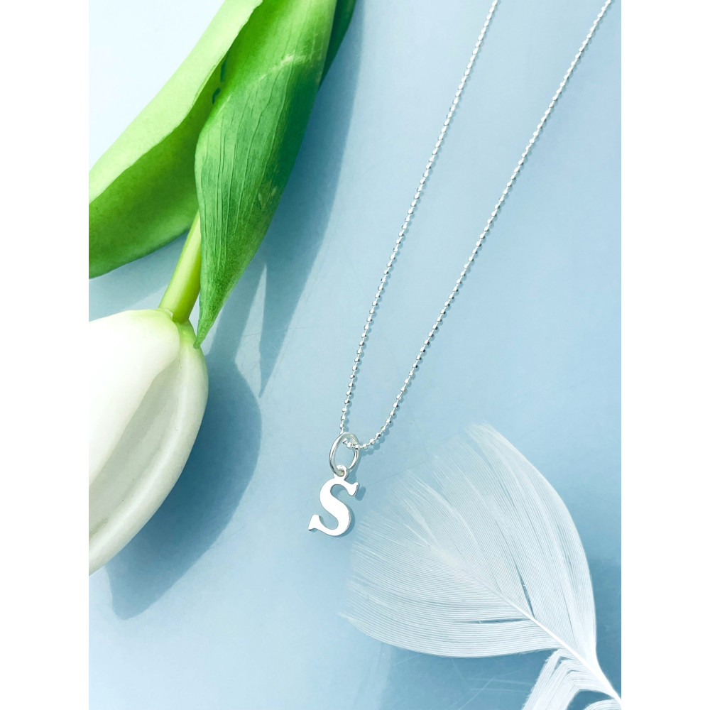 Elegancki naszyjnik łańcuszek srebrny zawieszka literka litera S srebrna alfabet