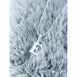 Elegancki naszyjnik łańcuszek srebrny zawieszka literka litera E srebrna alfabet