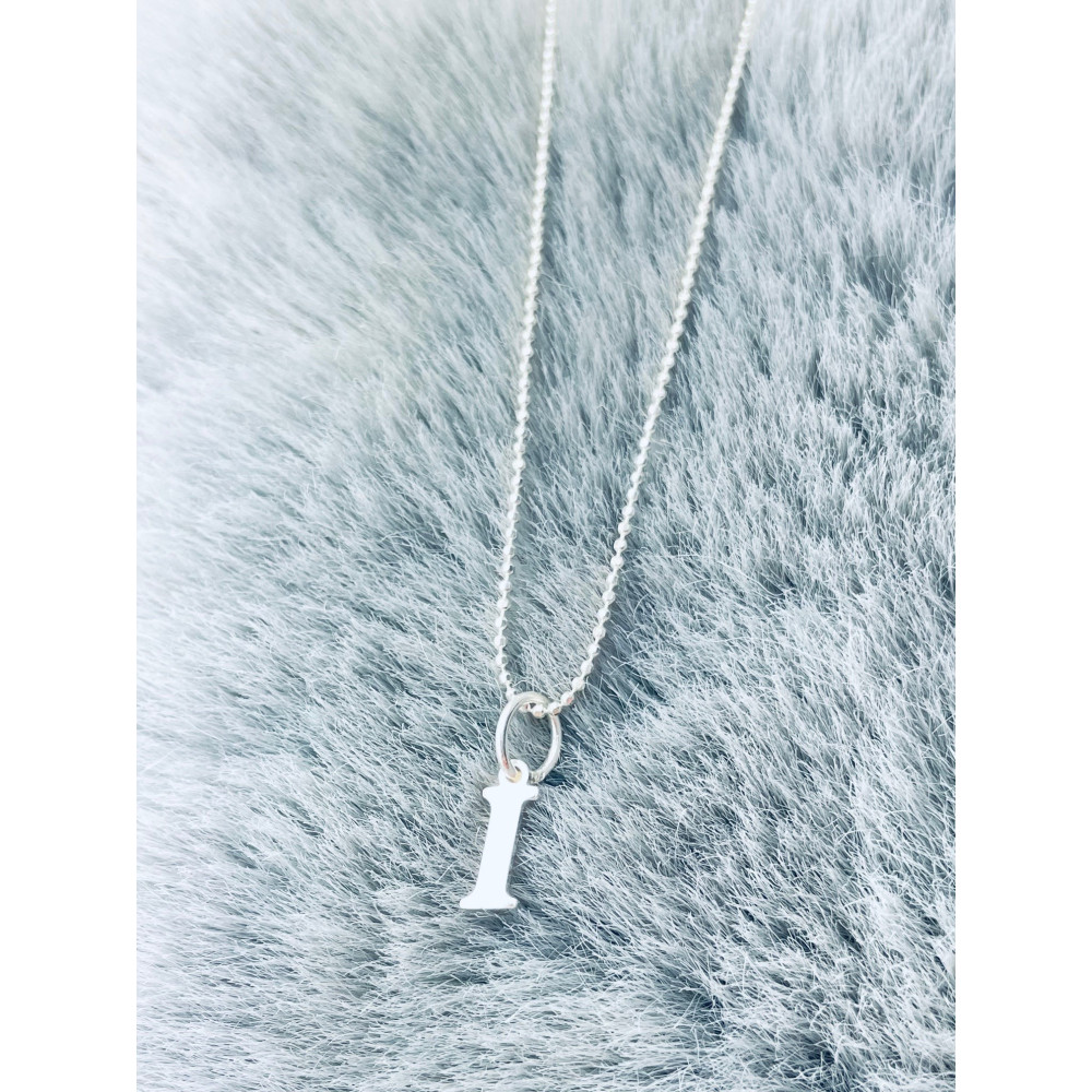 Elegancki naszyjnik łańcuszek srebrny zawieszka literka litera I srebrna alfabet