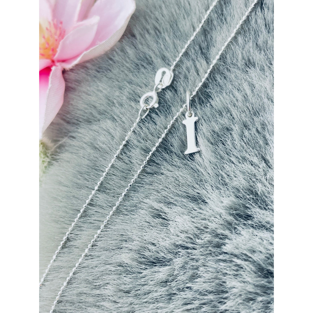 Elegancki naszyjnik łańcuszek srebrny zawieszka literka litera I srebrna alfabet