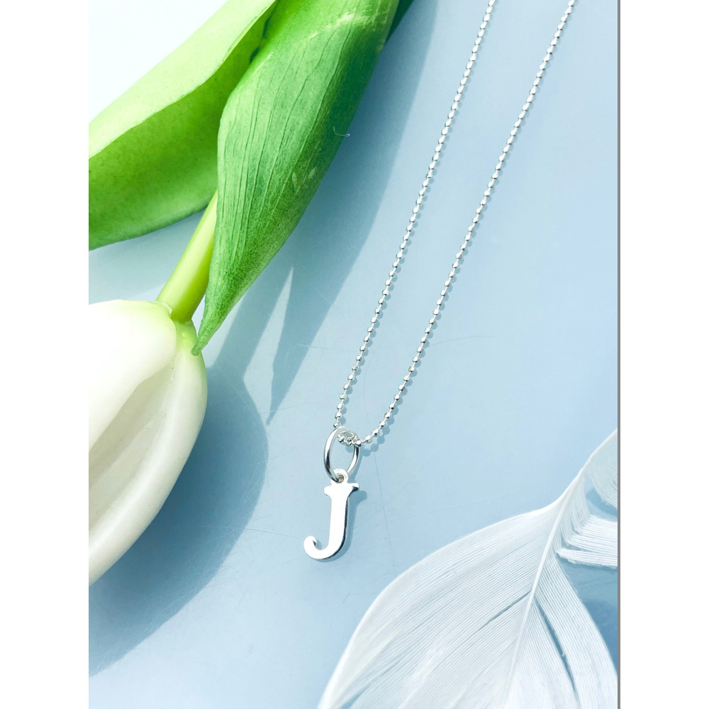 Elegancki naszyjnik łańcuszek srebrny zawieszka literka litera J srebrna alfabet