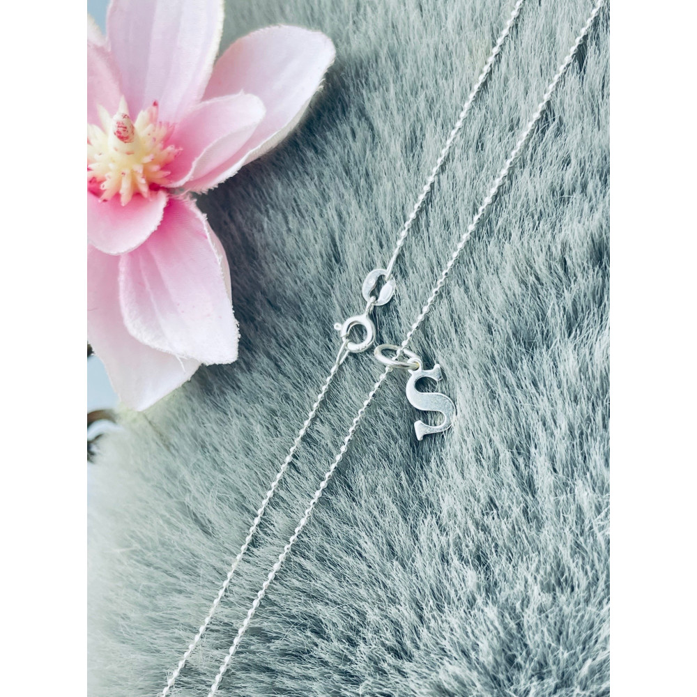 Elegancki naszyjnik łańcuszek srebrny zawieszka literka litera S srebrna alfabet