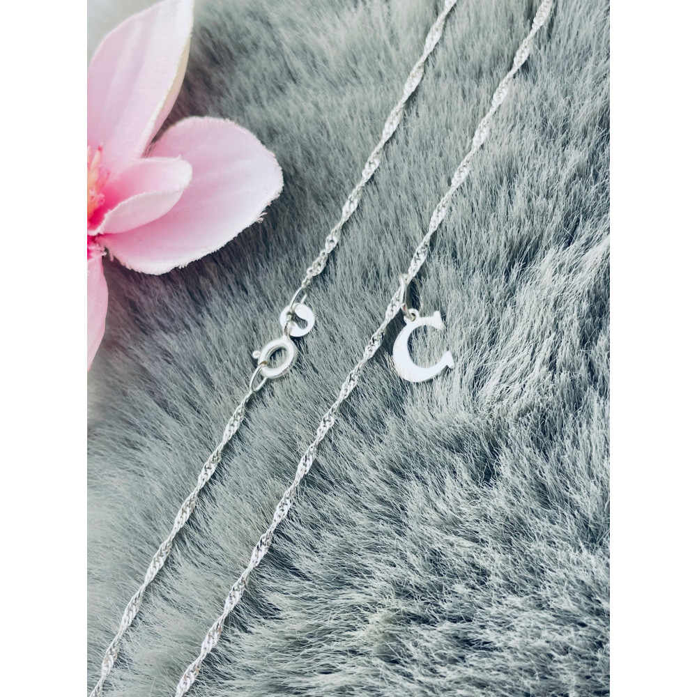 Elegancki naszyjnik łańcuszek srebrny Singapur zawieszka literka litera C srebrna alfabet