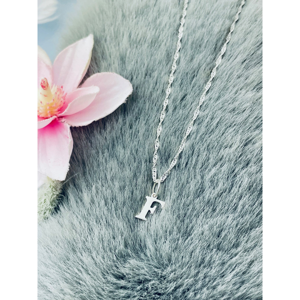 Elegancki naszyjnik łańcuszek srebrny Singapur zawieszka literka litera F srebrna alfabet