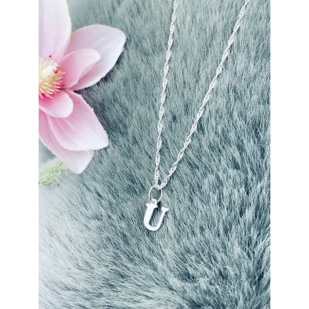 Elegancki naszyjnik łańcuszek srebrny Singapur zawieszka literka litera U srebrna alfabet