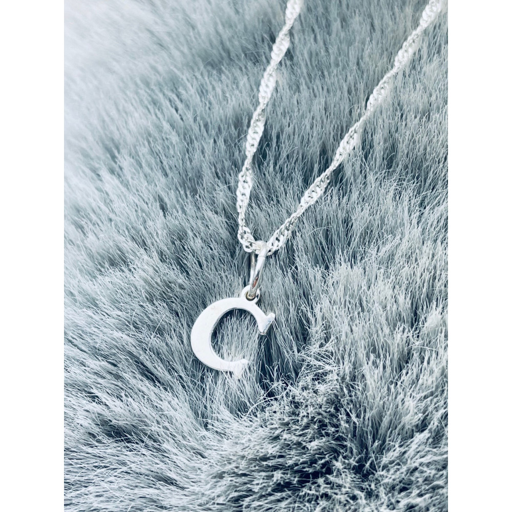 Elegancki naszyjnik łańcuszek srebrny Singapur zawieszka literka litera C srebrna alfabet