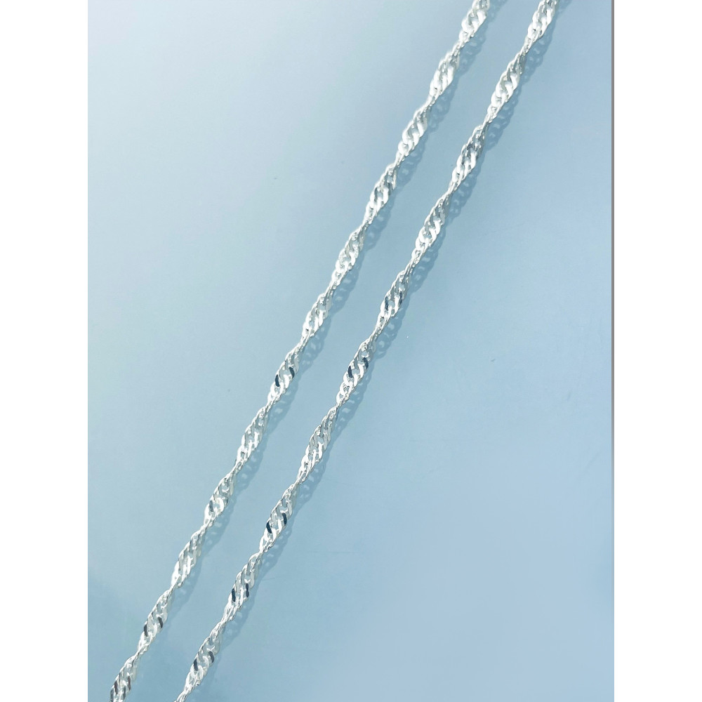 Elegancki naszyjnik łańcuszek srebrny Singapur zawieszka literka litera E srebrna alfabet