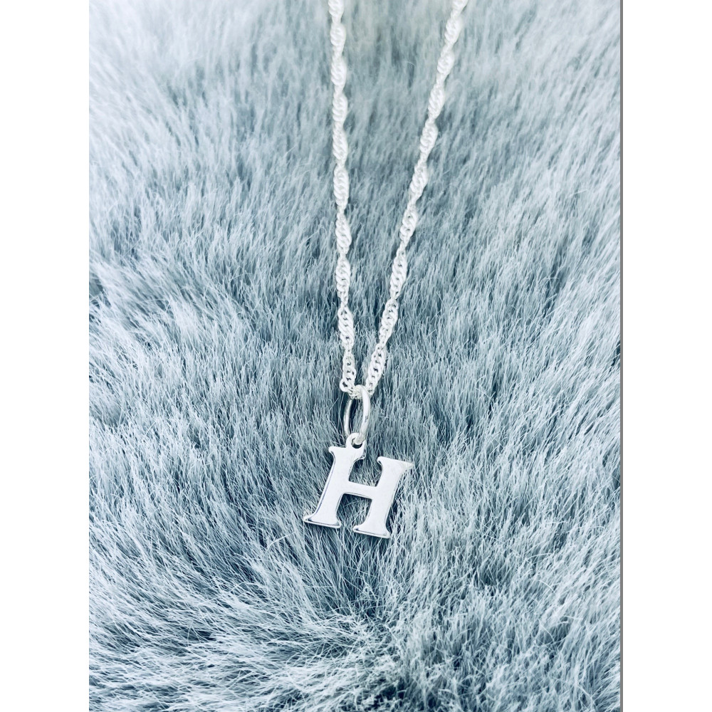 Elegancki naszyjnik łańcuszek srebrny Singapur zawieszka literka litera H srebrna alfabet
