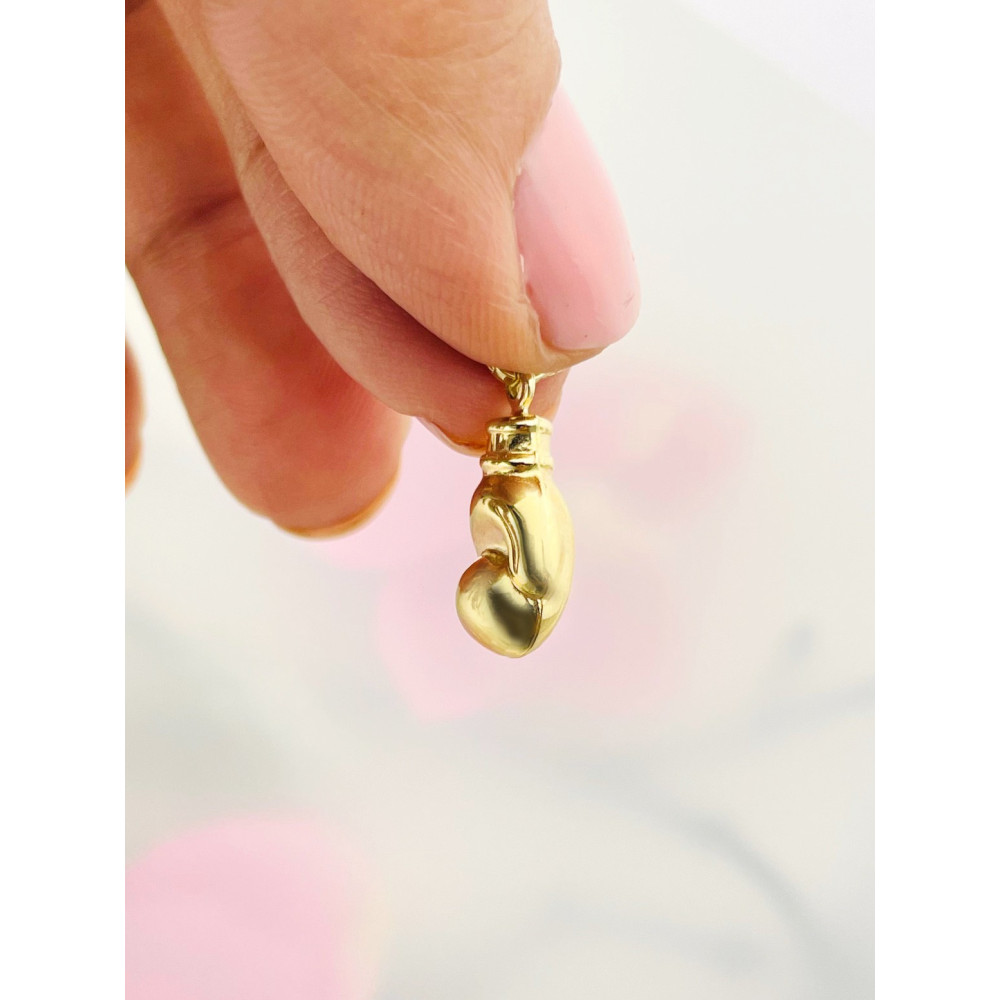 Złoty wisiorek zawieszka rękawica bokserska figurka