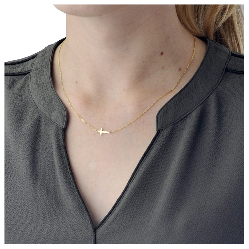 Złoty naszyjnik krzyżyk