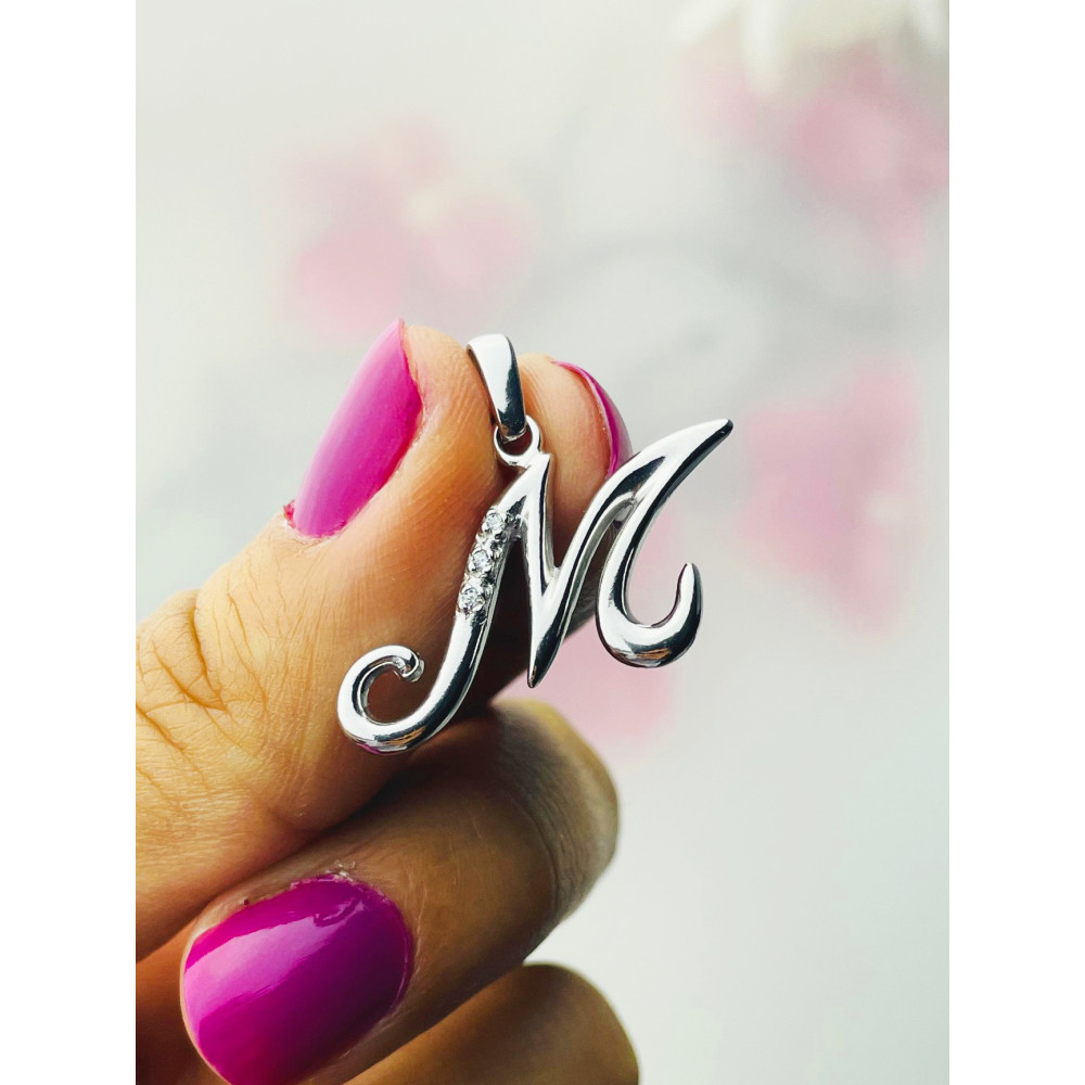 Srebrny wisiorek zawieszka ozdobna literka M z cyrkoniami