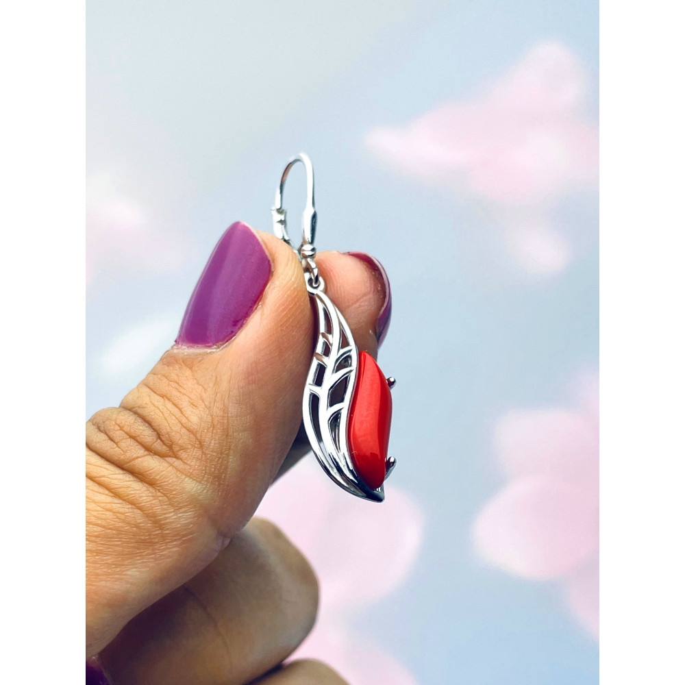 Srebrne kolczyki wiszące listki z koralem