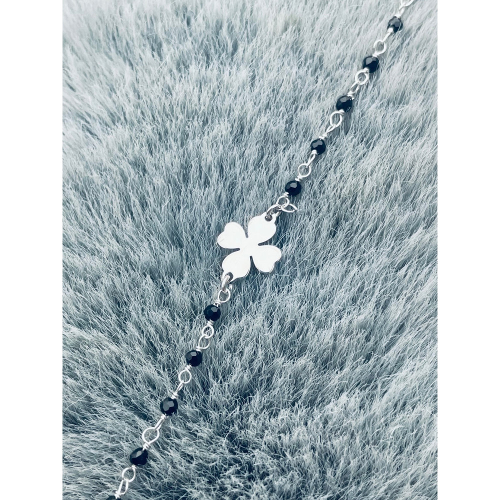 Srebrna bransoletka z onyksem czterolistna koniczynka