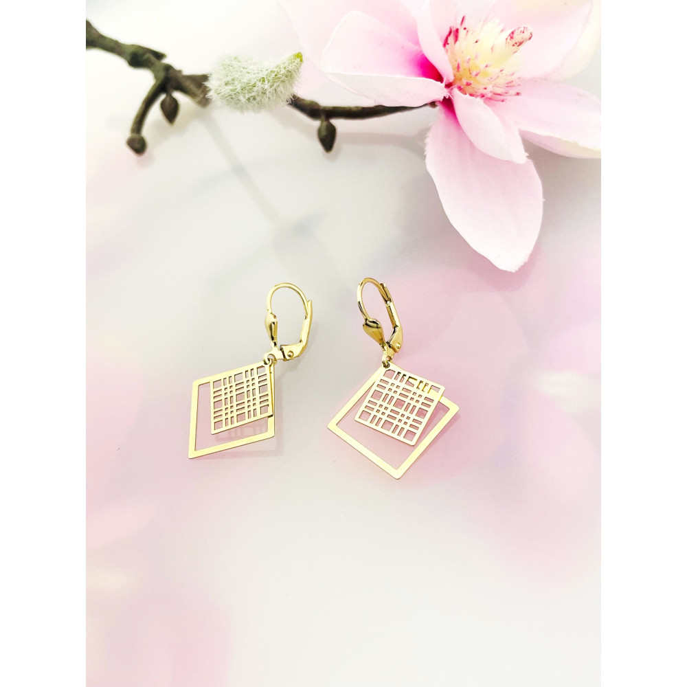 Złote kolczyki wiszące ażurowe kwadraty