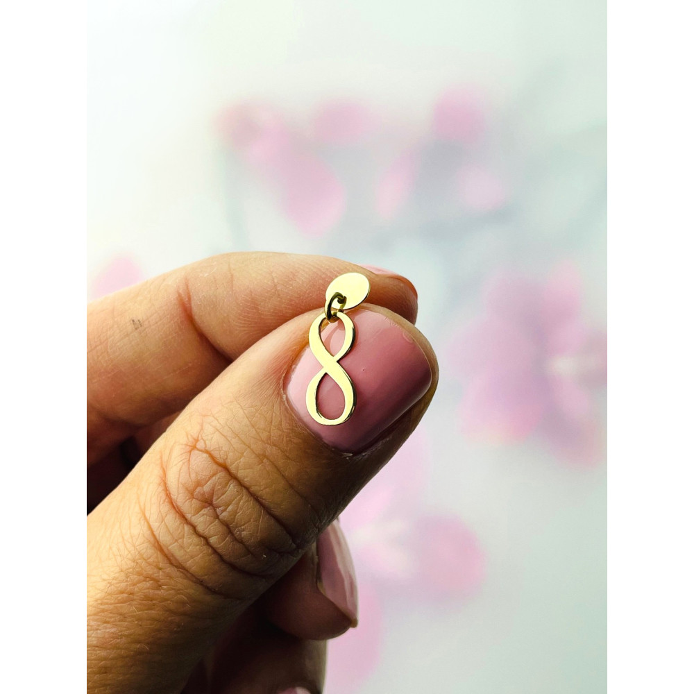 Złote kolczyki sztyfty nieskończoność