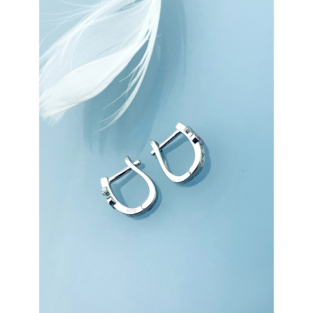 Srebrne kolczyki przecinki z cyrkoniami z kolorową wisienką