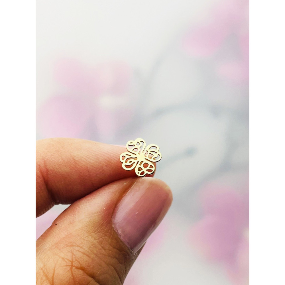 Złote kolczyki sztyfty koniczynki ażurowe