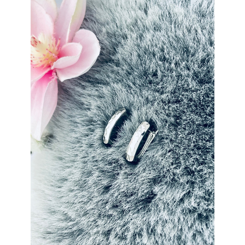 Srebrne kolczyki przecinki frezowane