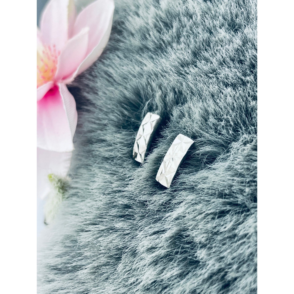 Srebrne kolczyki przecinki frezowane