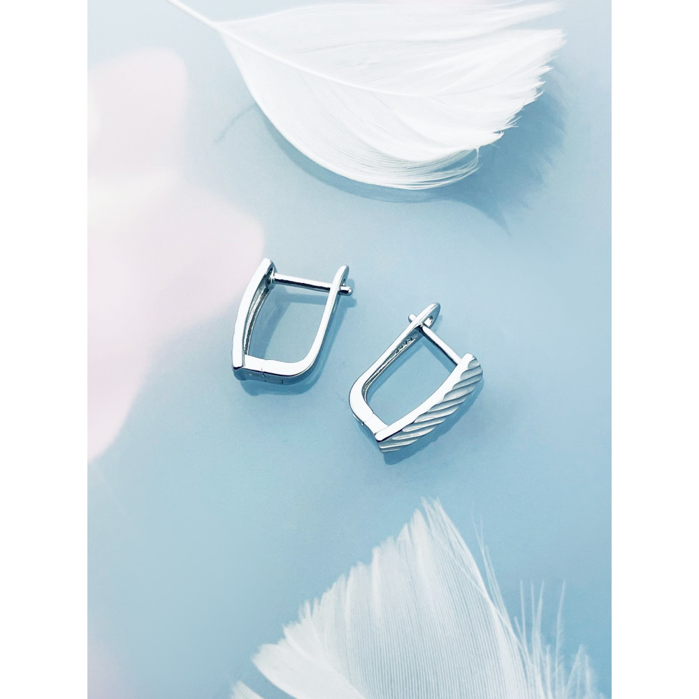 Srebrne kolczyki przecinki frezowane w paski prążki