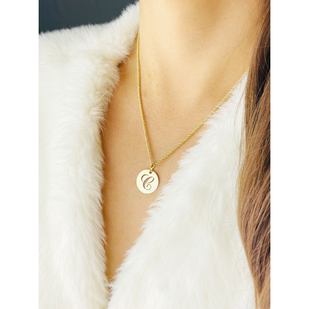 Złoty wisiorek zawieszka literka C ozdobna w kole koło z literką