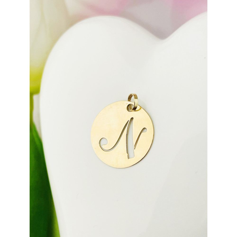 Złoty wisiorek zawieszka literka N ozdobna w kole koło z literką