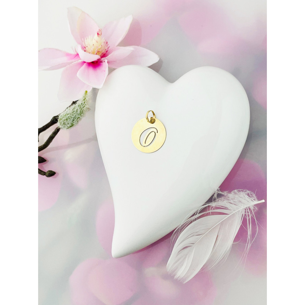 Złoty wisiorek zawieszka literka O ozdobna w kole koło z literką