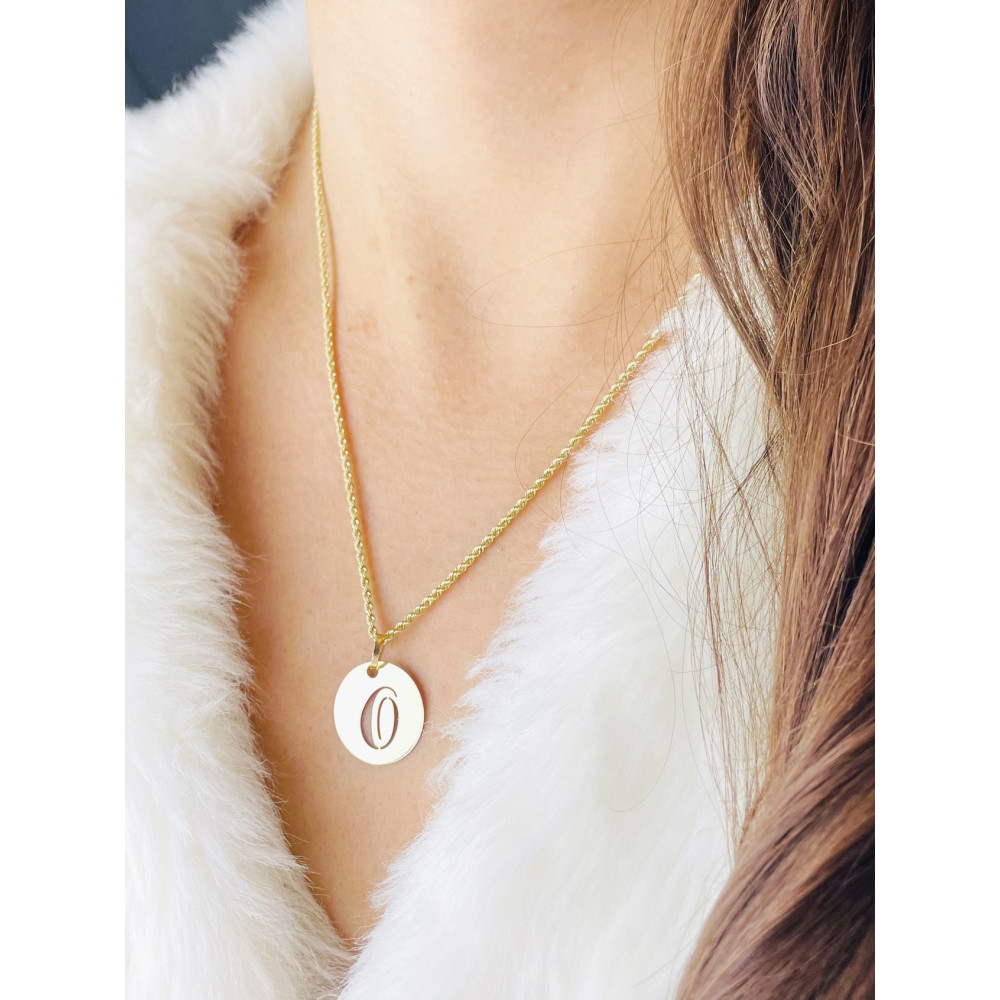 Złoty wisiorek zawieszka literka O ozdobna w kole koło z literką