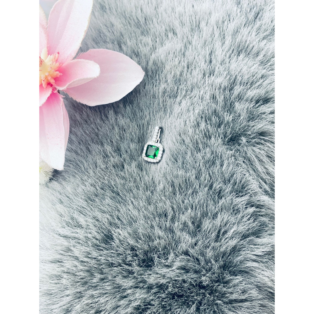 Srebrny wisiorek zielona zawieszka kwadrat z cyrkoniami szmaragdowa karmazycja