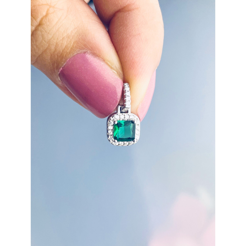 Srebrny wisiorek zielona zawieszka kwadrat z cyrkoniami szmaragdowa karmazycja